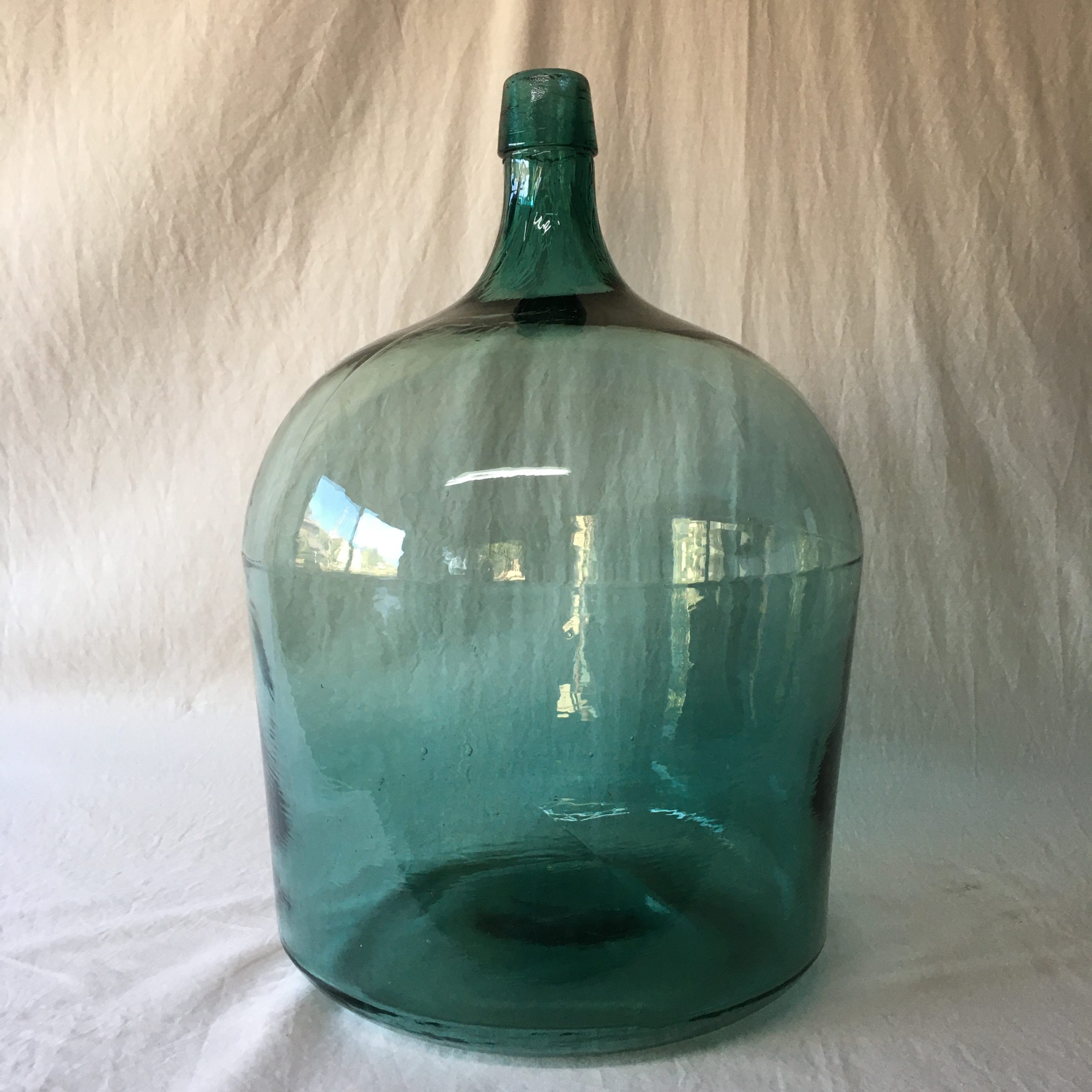 レトロな大きいガラス瓶 高47×径33cm 容量18リットル 重4.3kg 一斗瓶 